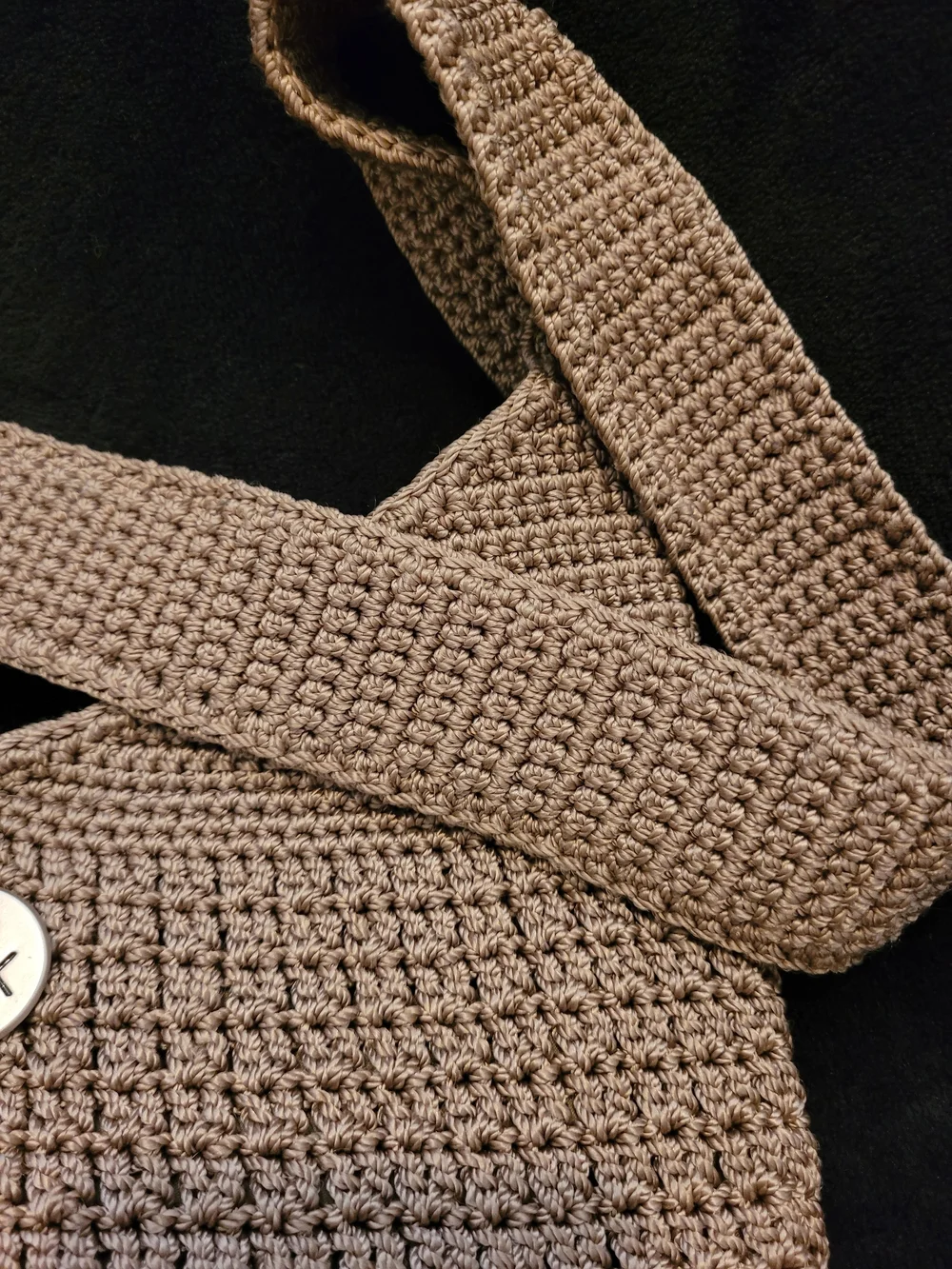 The Sak Crochet Knit Shoulder Bag Taupe Beige Boho Hobo Purse EUC